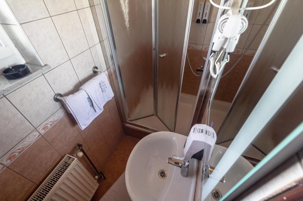 Motel Atos Laktaši Exteriör bild