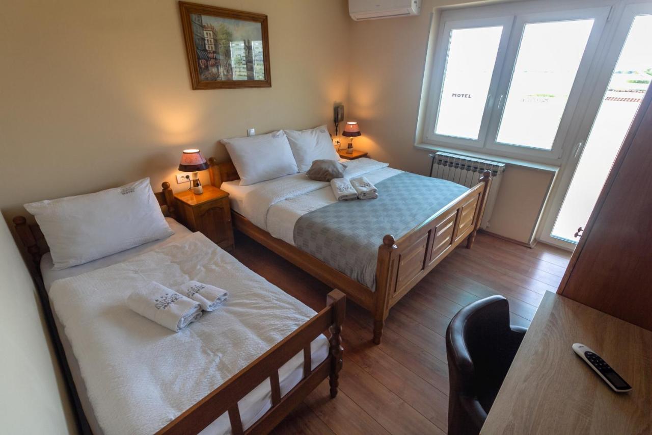 Motel Atos Laktaši Exteriör bild